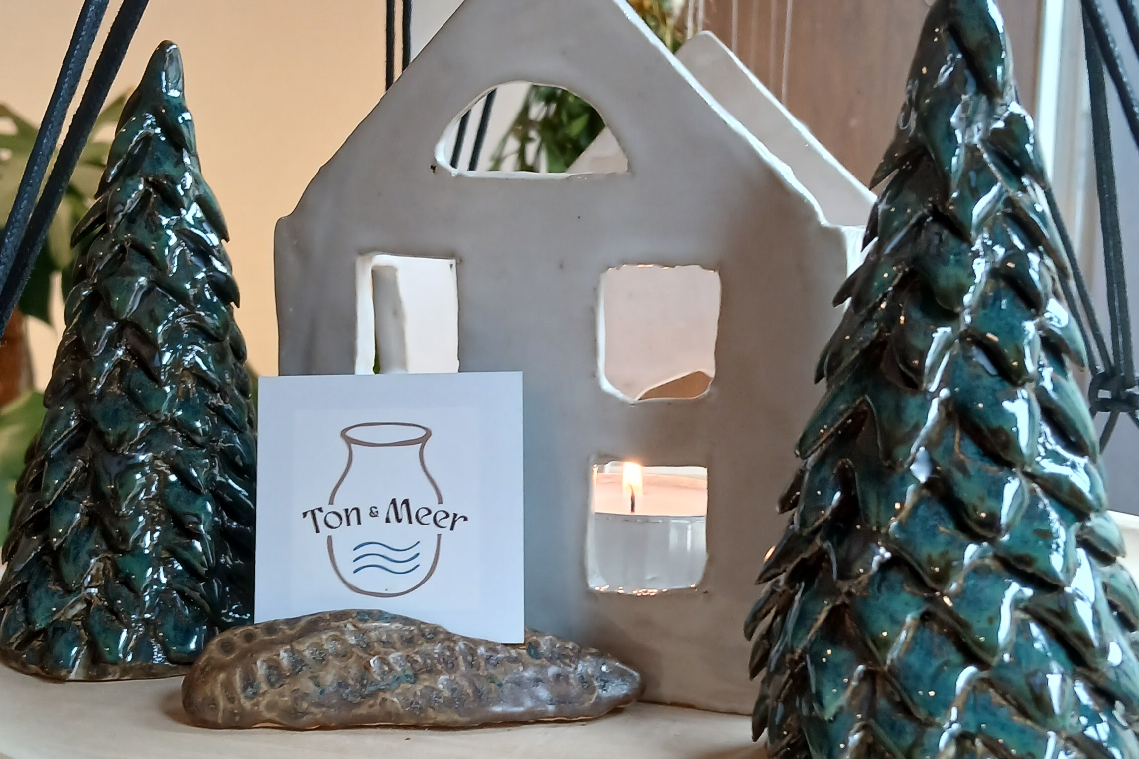 Lichthäuschen und Tannenbäume neu